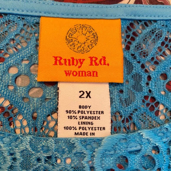 Beautiful blue lace top with shell included - Picture 4 of 5